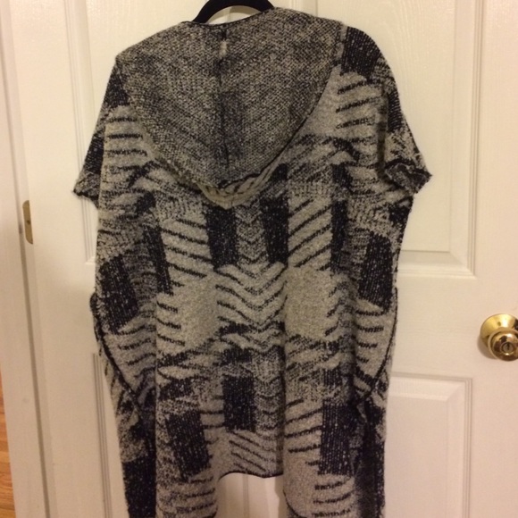 Cute Staccato Sweater - Picture 3 of 4